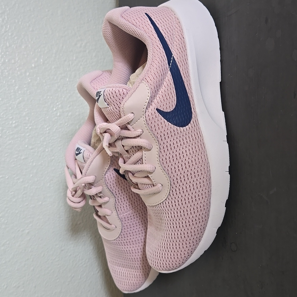 Nike | NIB Kids Barely Rose & Navy Tanjun Sneakers Size 6.5 - Picture 5 of 9